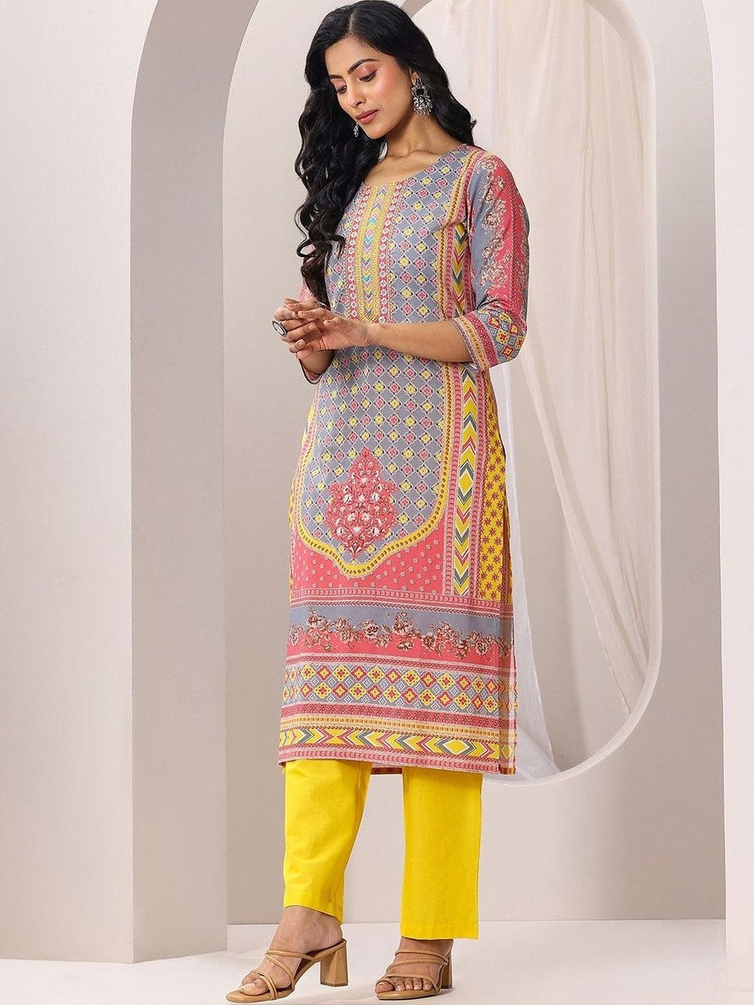 Women Ethnic Motifs Printed Regular Kurta with Trousers & With Dupatta