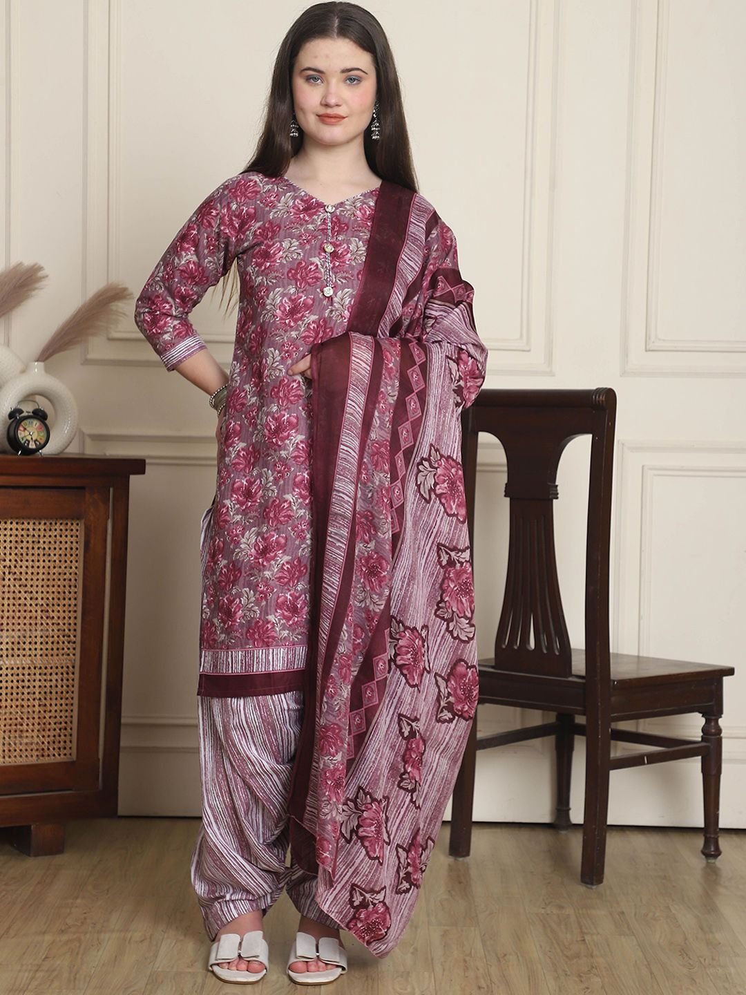 Dhiyona KL Floral Printed V-Neck Straight Kurta With Patiala & Dupatta