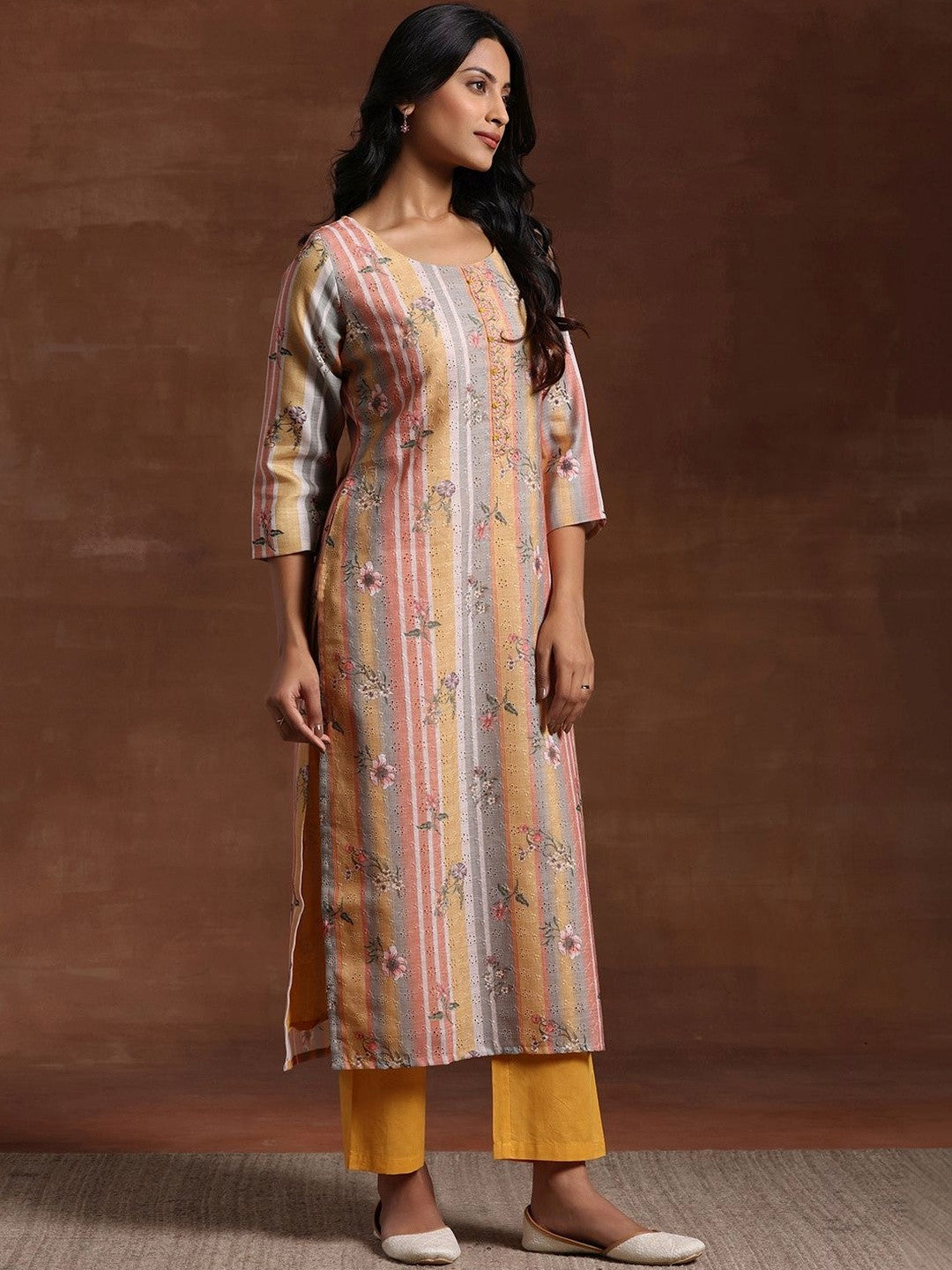 Women Printed Regular Thread Work Kurta with Trousers & With Dupatta