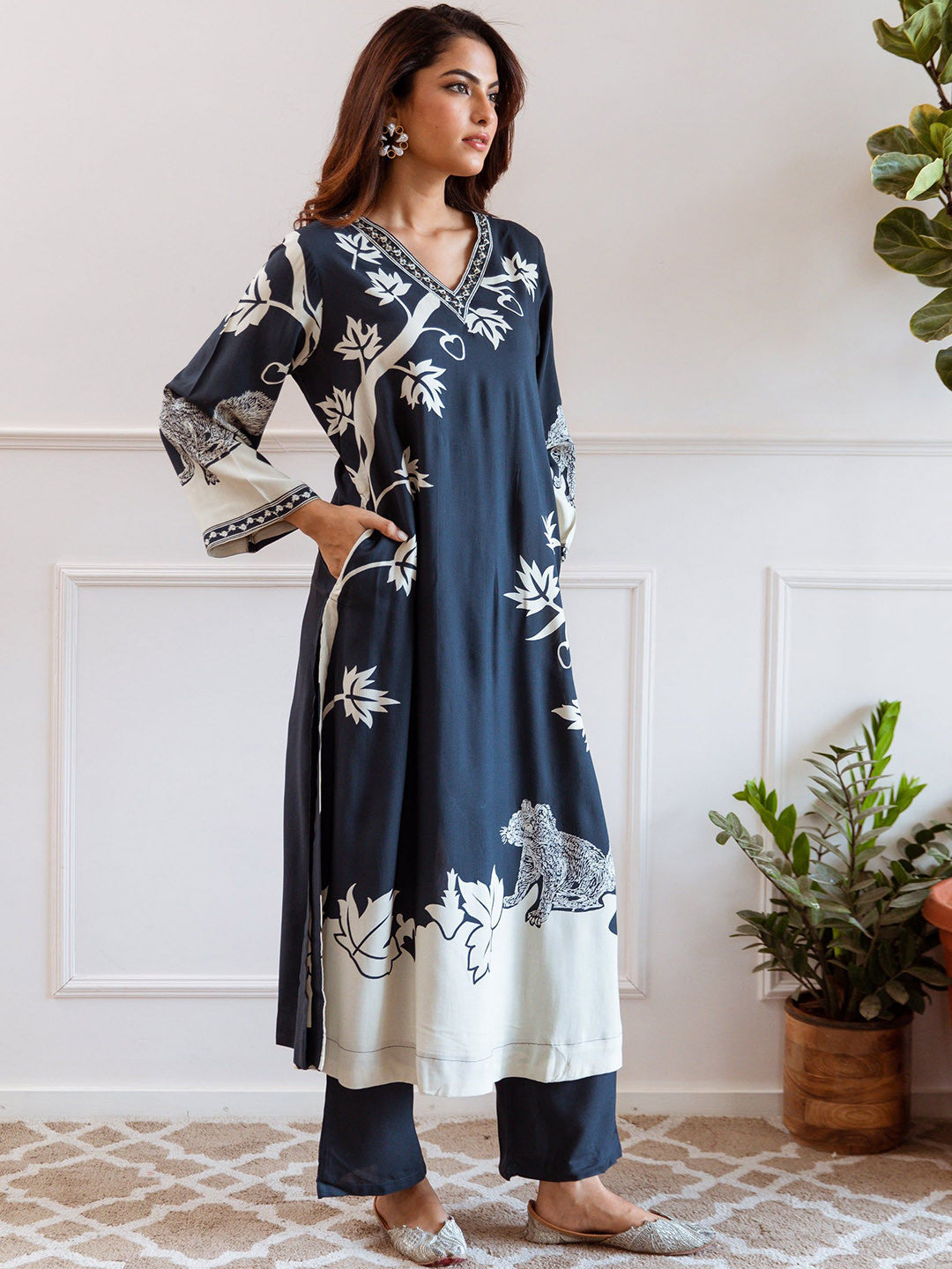 Women Printed Straight Kurta Set