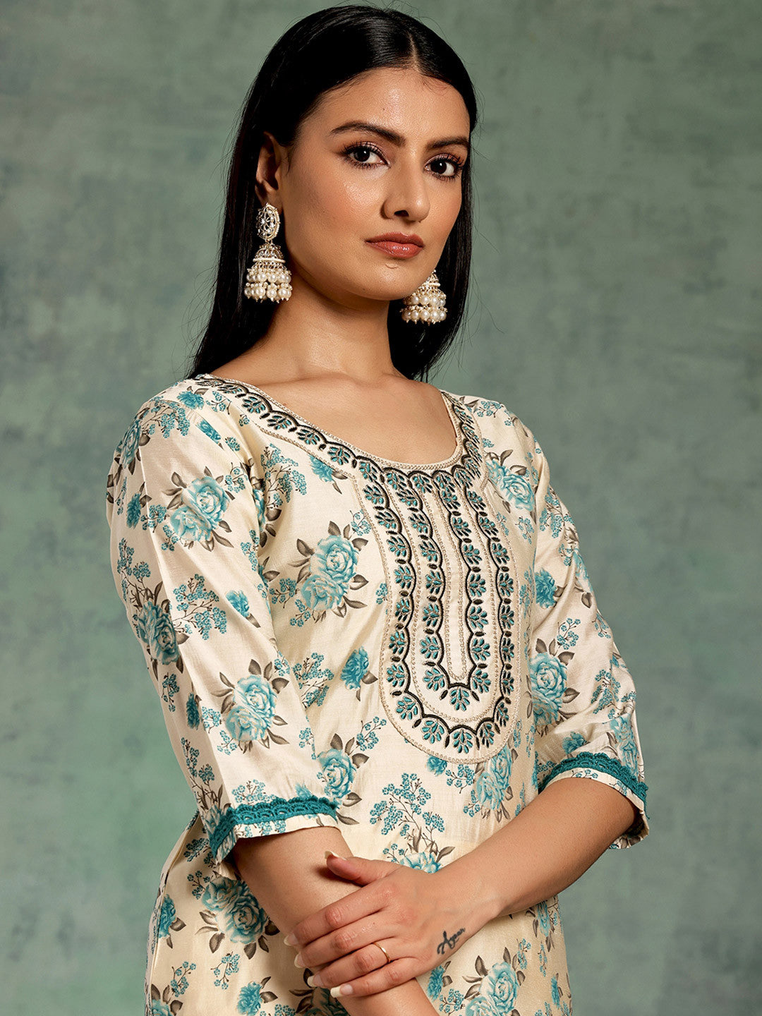 Women Floral Printed Regular Thread Work Kurta with Trousers