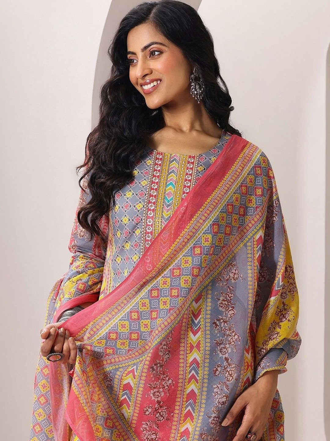 Women Ethnic Motifs Printed Regular Kurta with Trousers & With Dupatta
