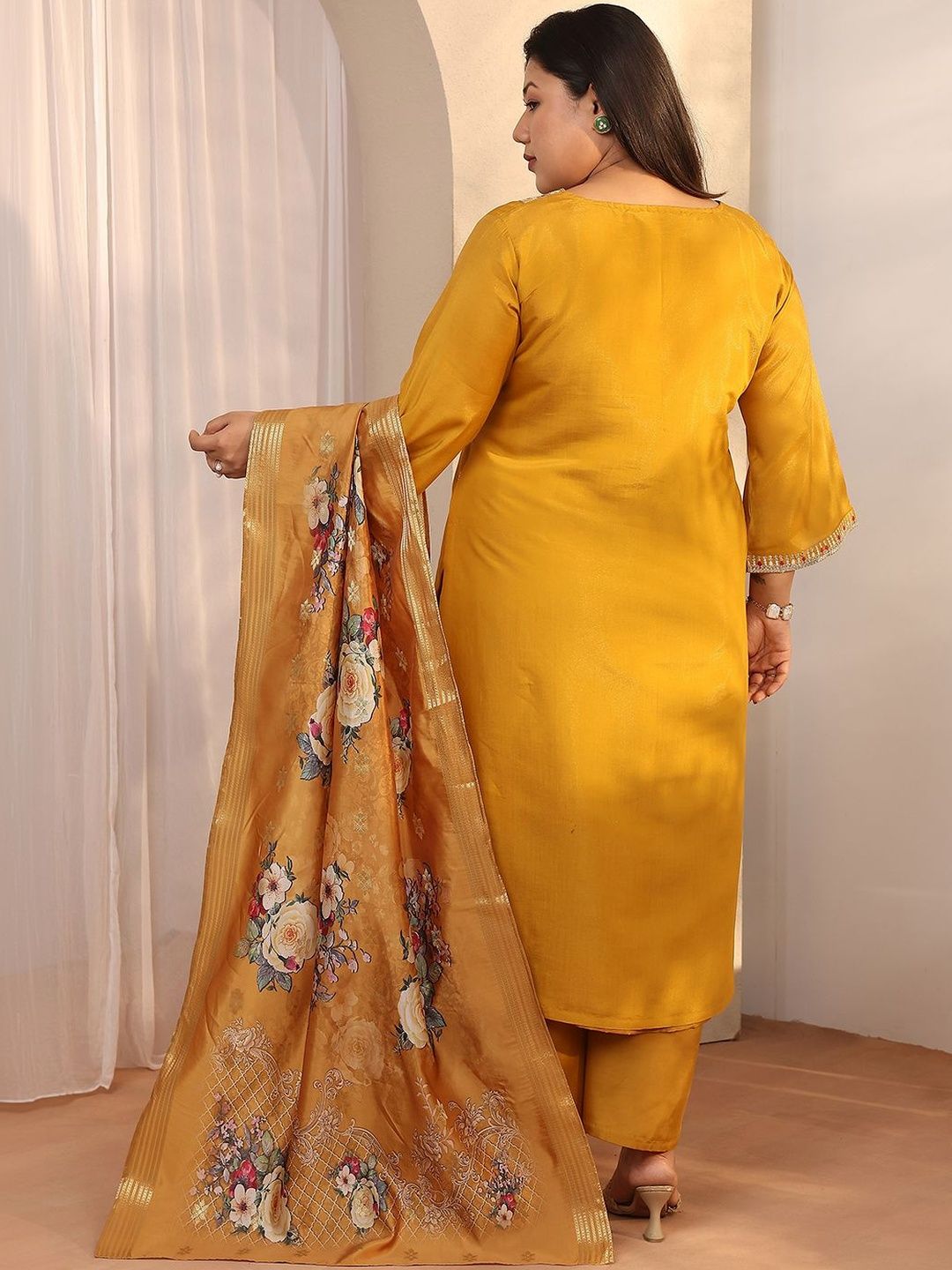 Dhiyona Women's Plus Size Floral Embroidered Kurta with Trousers & With Dupatta