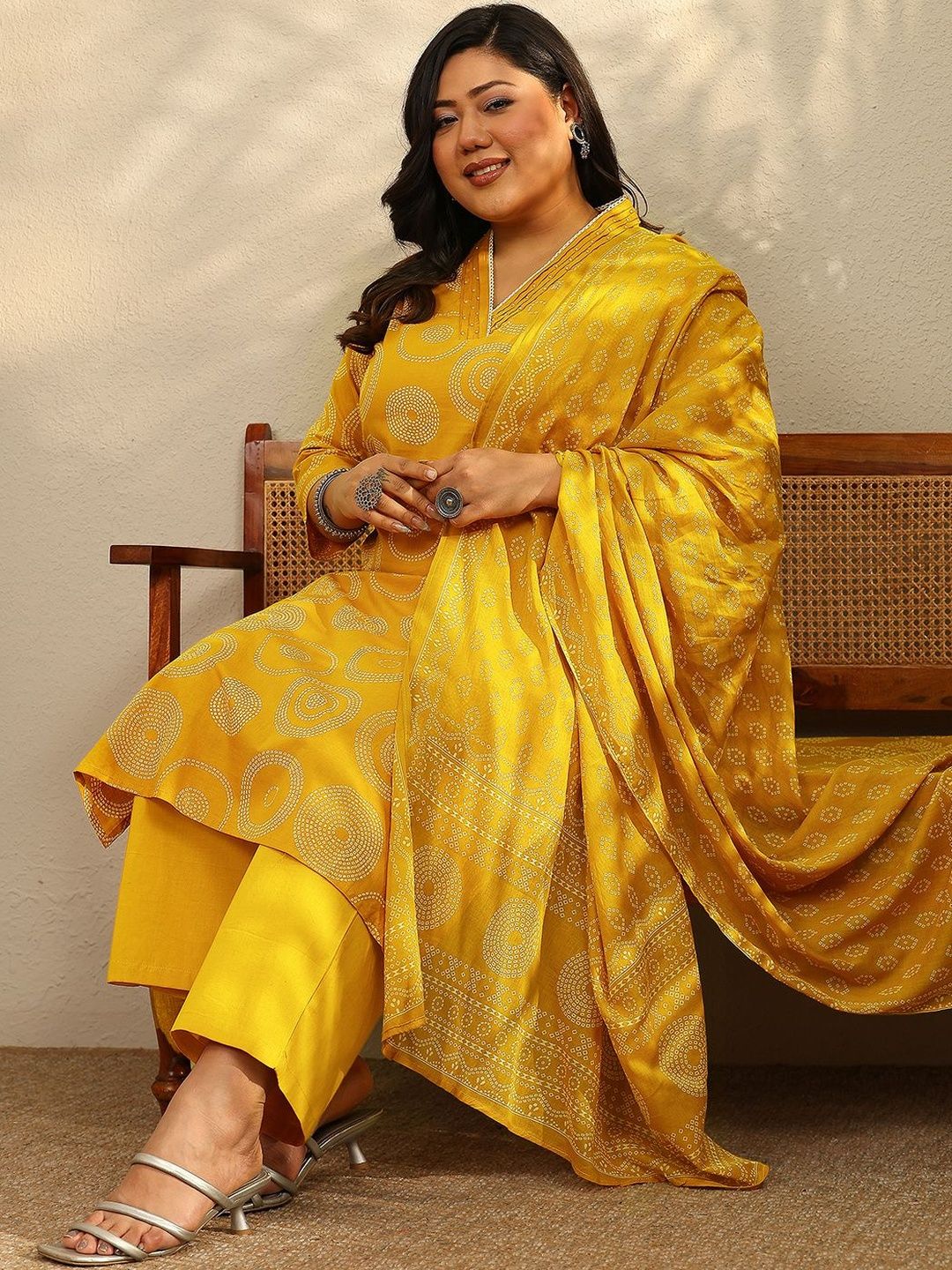 Dhiyona Women's Plus Size Printed Regular Kurta with Trousers & With Dupatta