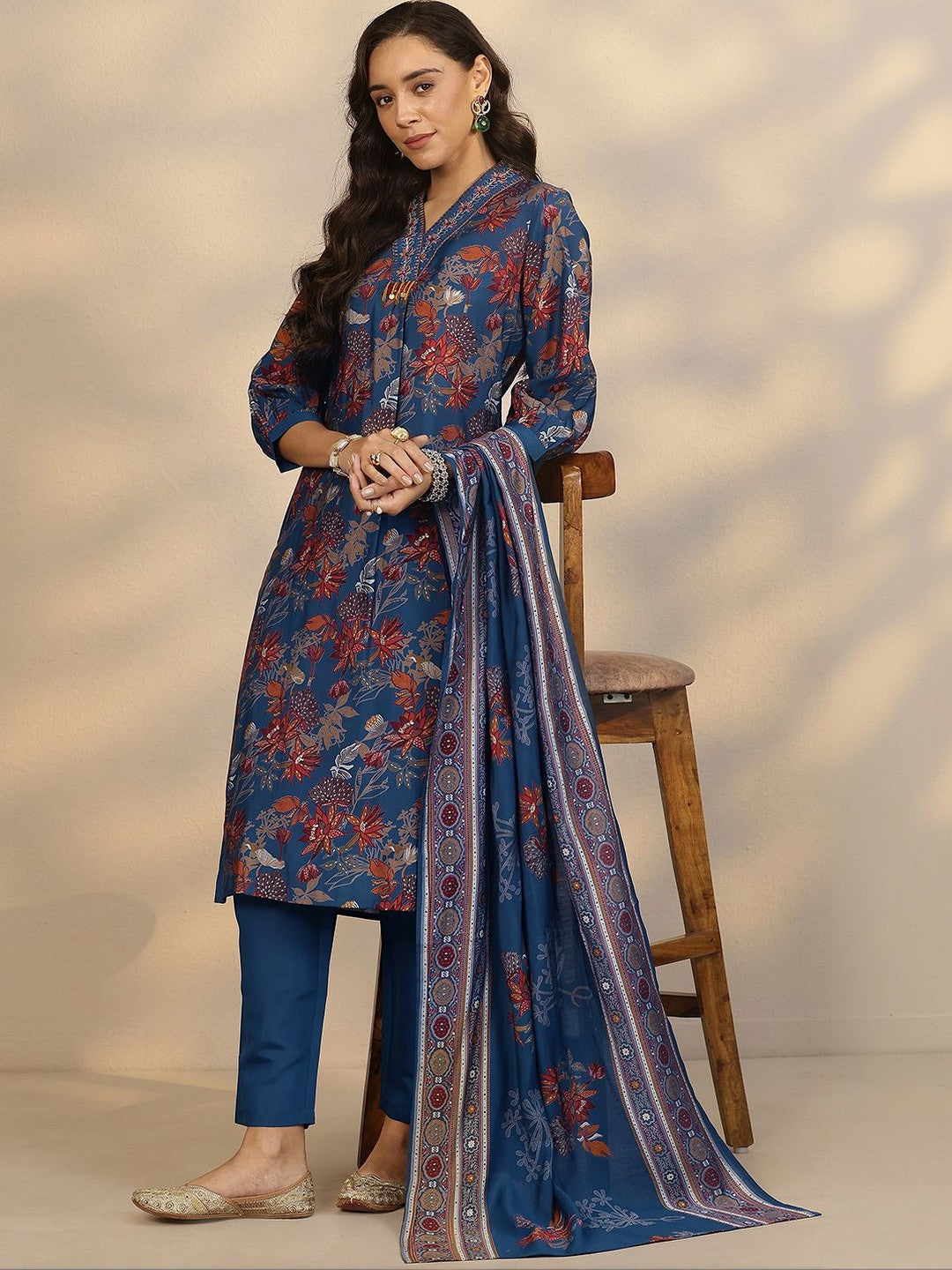Women Floral Printed Regular Kurta with Trousers & With Dupatta