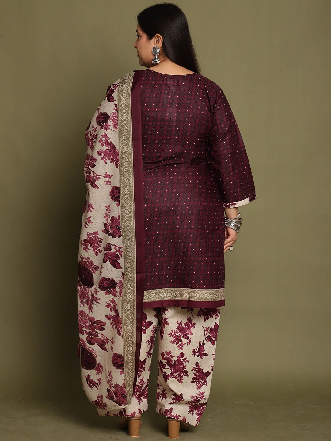 Dhiyona KL Women Geometric Printed V-Neck Regular Kurti with Salwar & Dupatta