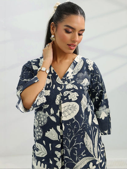 Women Floral Printed Regular Kurta with Trousers