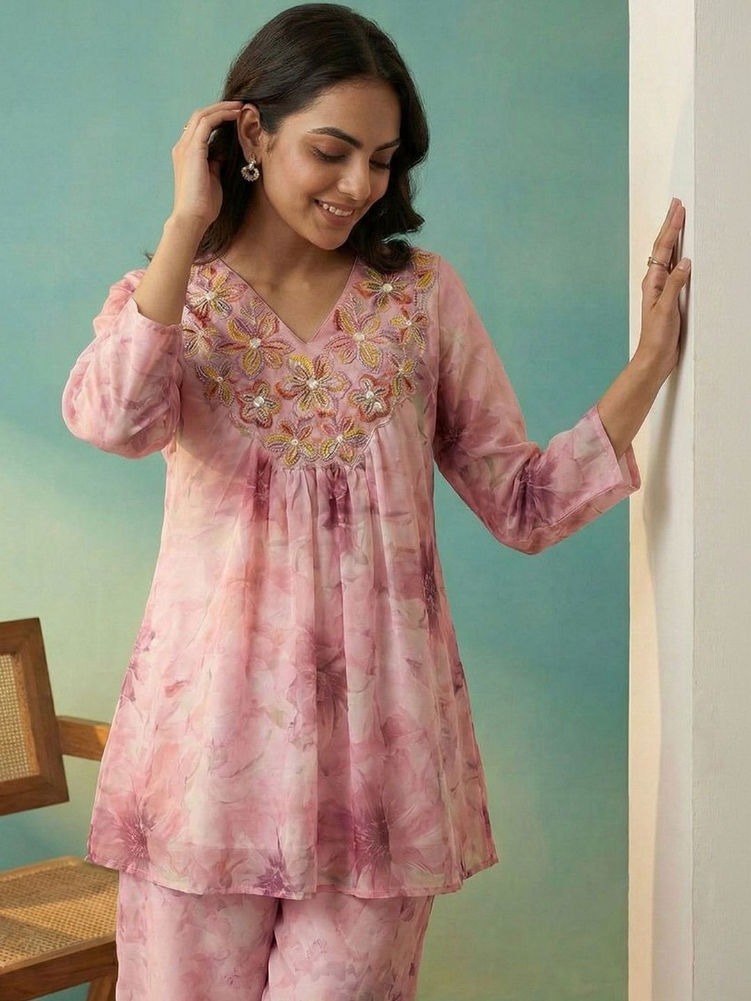 Dhiyona CH Women Floral Printed Empire Thread Work Kurta with Palazzos