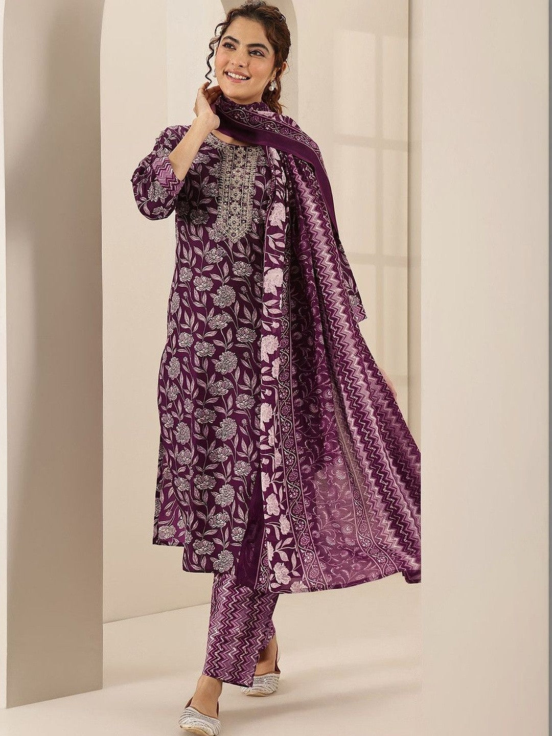Women Floral Printed Regular Thread Work Kurta with Trousers & With Dupatta