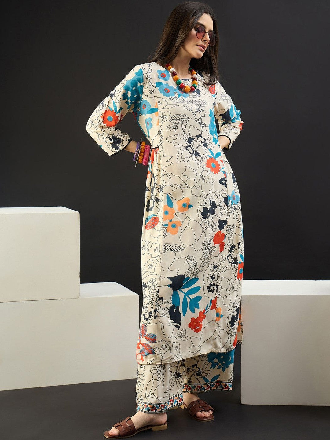 Women Floral Printed Regular Kurta with Trousers