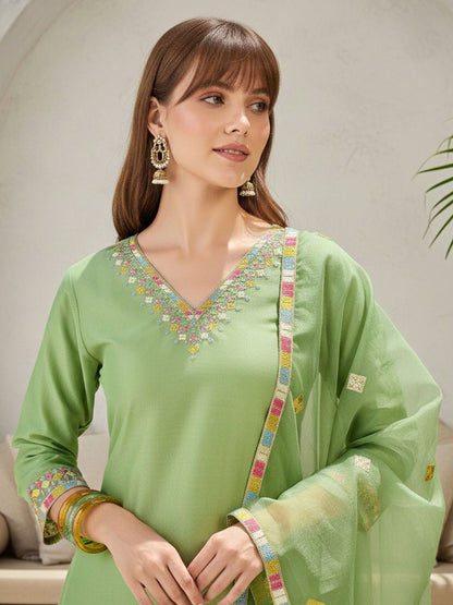 Dhiyona CH Women Floral Embroidered Regular Sequinned Kurta with Trousers & With Dupatta