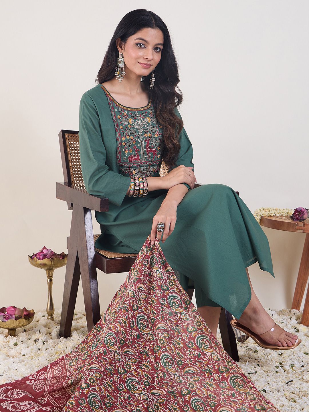 Dhiyona IE Ethnic Motifs Embroidered Thread Work Straight Kurta With Trouser & Dupatta
