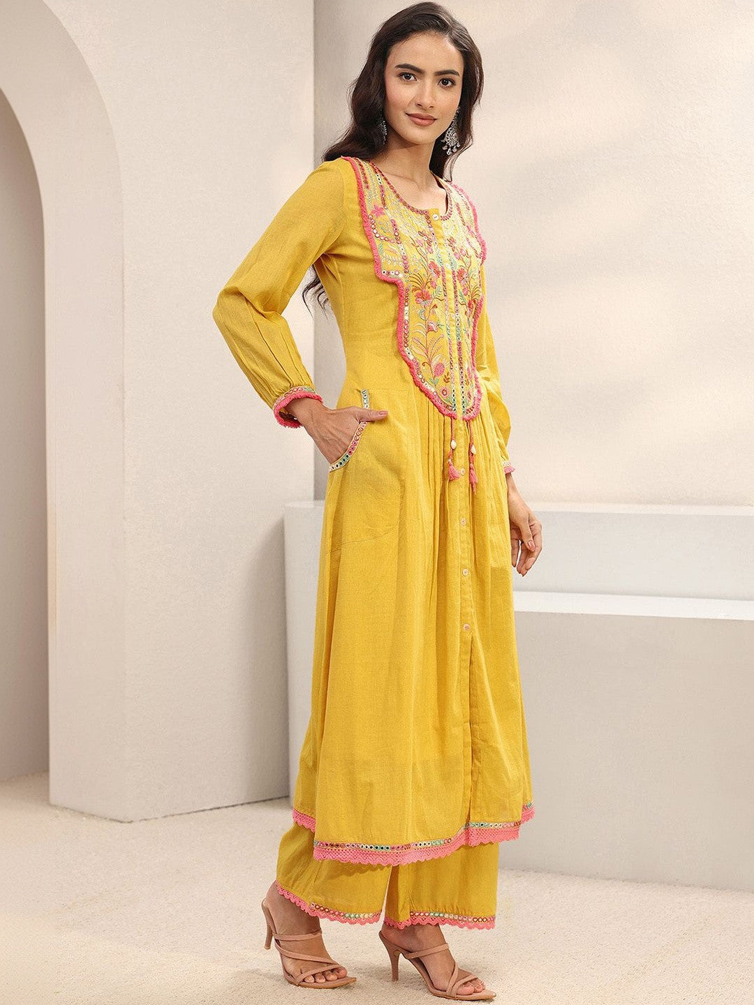 Women Floral Embroidered Regular Thread Work Kurta with Palazzos & With Dupatta