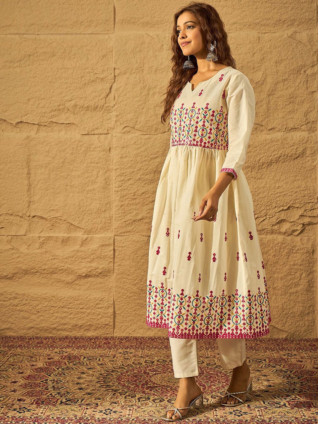 Dhiyona PD Women Women Floral Embroidered Cotton Kurta with Trousers
