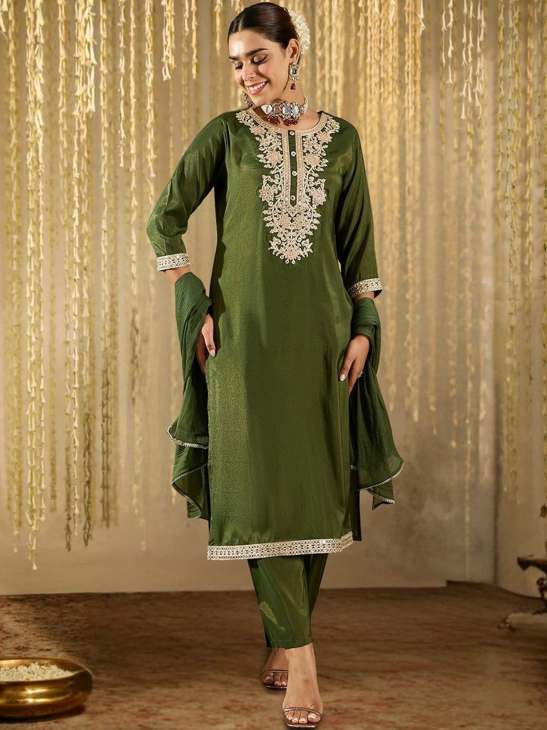 Dhiyona IE Women Ethnic Motifs Embroidered Regular Thread Work Kurta with Trousers & With Dupatta