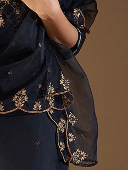 Women Ethnic Motifs Embroidered Regular Thread Work Liva Kurta with Trousers & With Dupatta