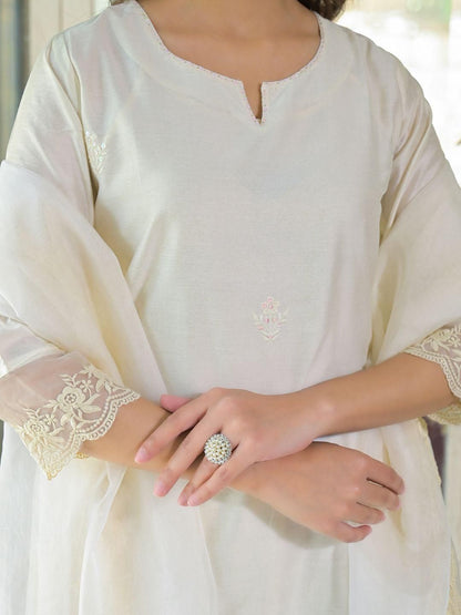 Dhiyona KL Women Cream Chanderi Silk Kurta With Trousers & Dupatta