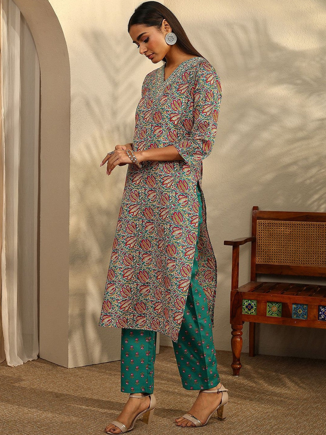 Women Ethnic Motifs Printed Regular Kurta with Trousers & With Dupatta
