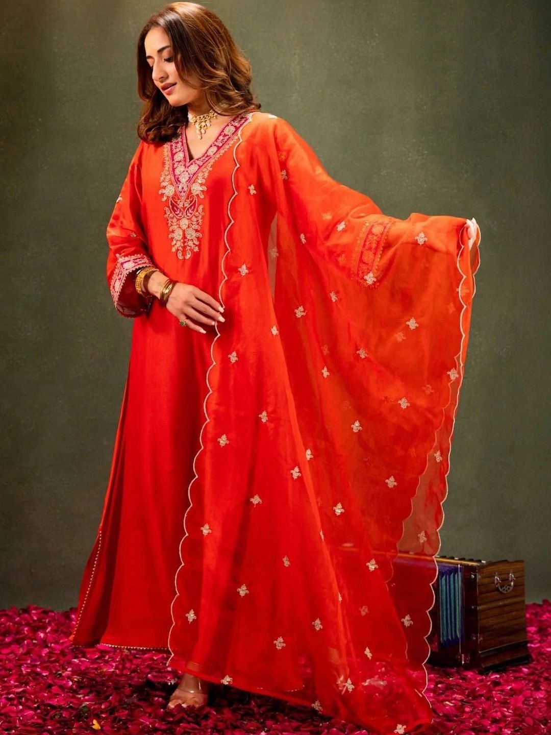 Dhiyona KL Women Ethnic Motifs Embroidered Regular Thread Work Chanderi Silk Kurta with Palazzos & With Dupatta