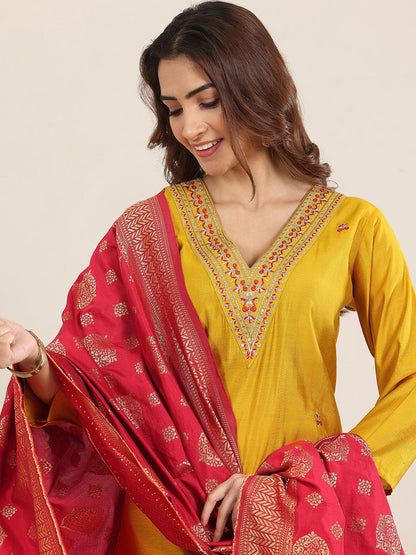 Floral Embroidered V Neck Sequinned Kurta With Trousers & Dupatta