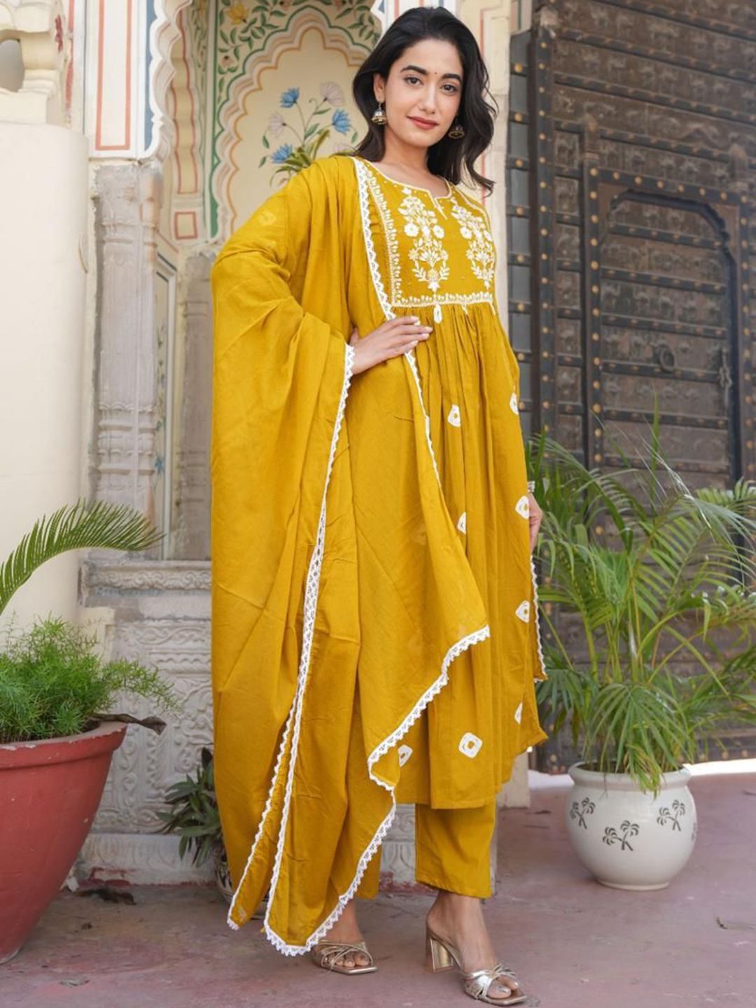 Dhiyona KL Women Floral Embroidered Kurta with Trousers & Dupatta