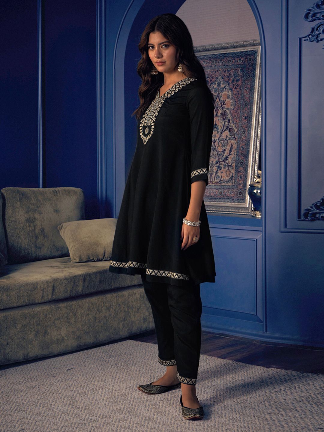 Dhiyona CH Floral Embroidered V-Neck Pleated Thread Work Kurta with Trousers