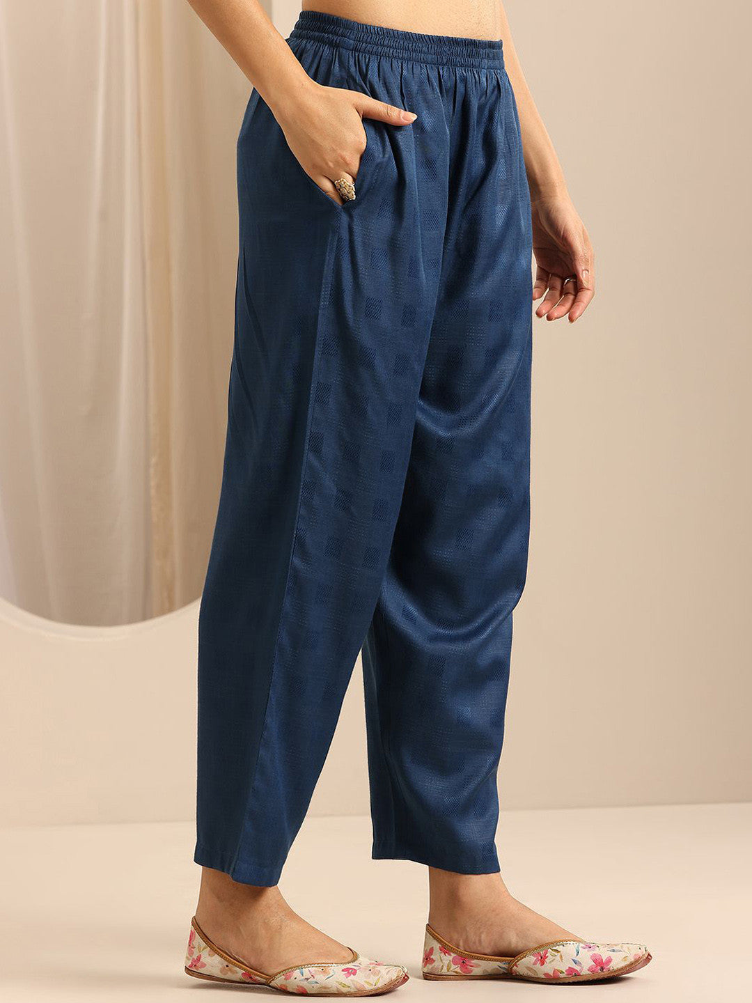 Women Floral Kurta with Trousers & With Dupatta
