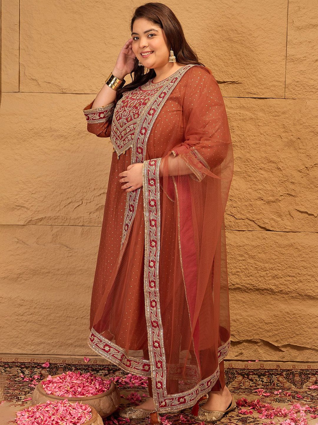 Dhiyona IN Plus Size Floral Yoke Design Sequinned Kurta With Trousers & Dupatta