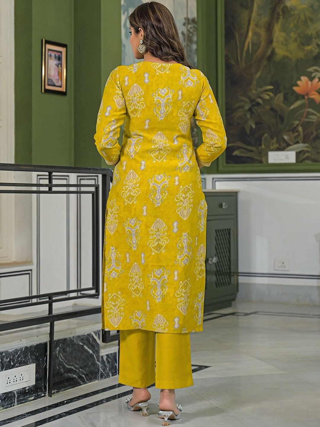 Dhiyona KL Women Ethnic Motifs Printed Regular Thread Work Kurta with Trousers & With Dupatta