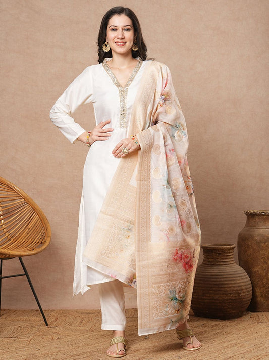 Dhiyona KL Women Floral Regular Gotta Patti Kurta with Trousers & With Dupatta