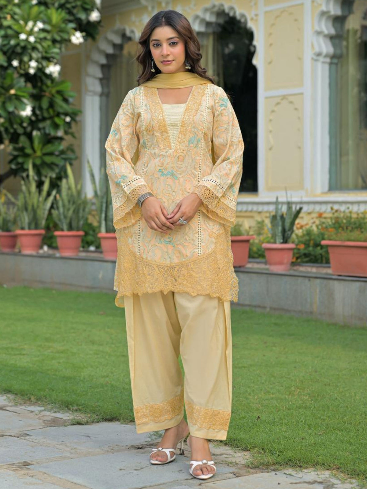 Dagdai Flax Embroidery Cotton Suit Set