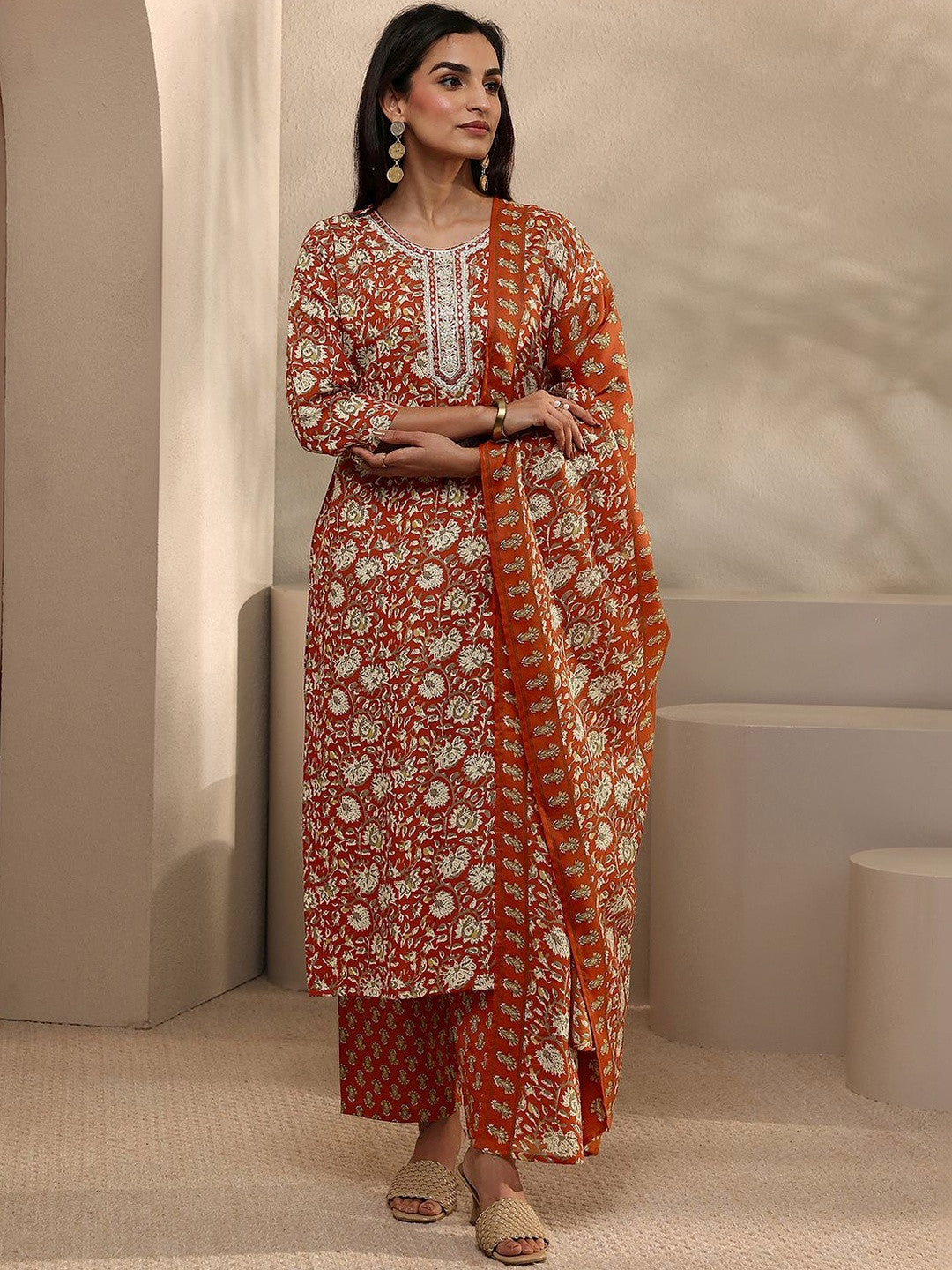 Women Floral Printed Regular Thread Work Kurta with Trousers & With Dupatta