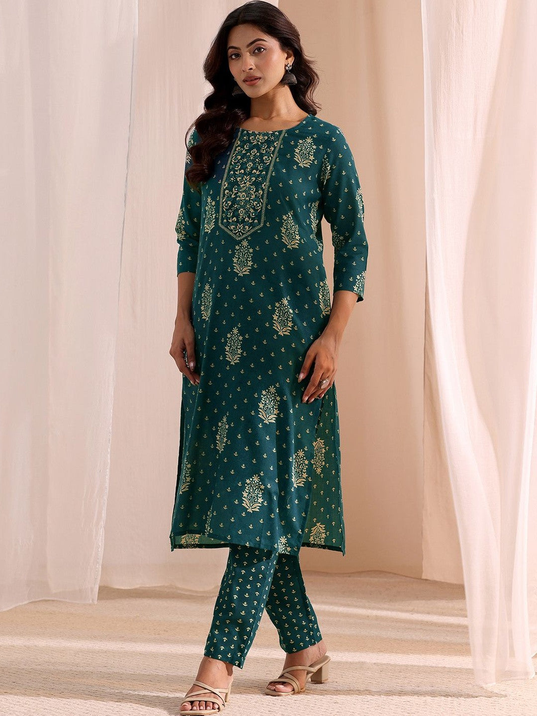 Women Floral Printed Regular Kurta with Trousers & With Dupatta