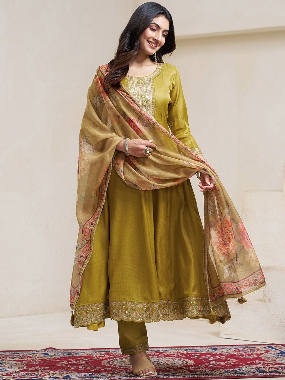Dhiyona CH Women Floral Printed Kurta with Trousers & Dupatta