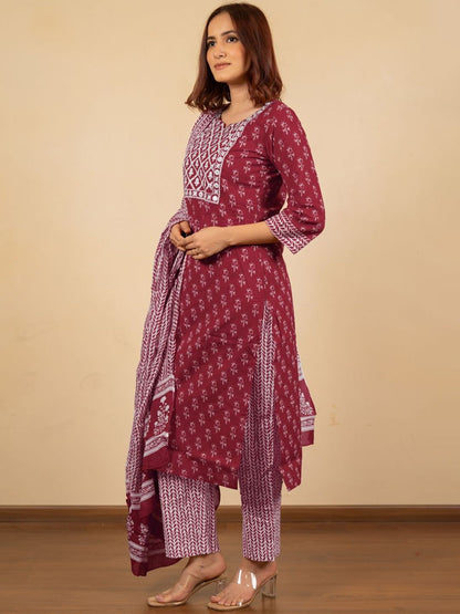 Dhiyona KL Women Paisley Printed Regular Mirror Work Pure Cotton Kurta with Trousers & Dupatta