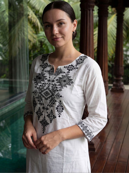 Women Embroidered Regular Thread Work Pure Cotton Kurta with Trousers