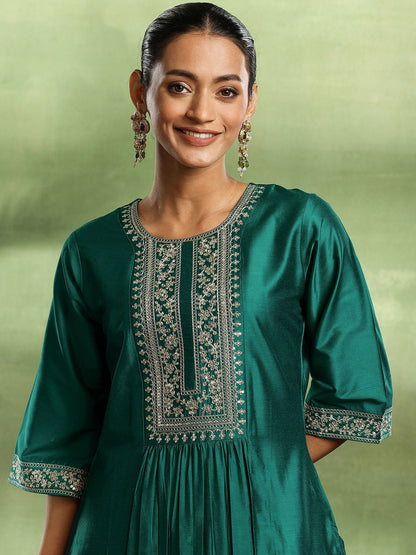 Floral Yoke Design Pleated Sequinned Republic Day Kurta with Trouser