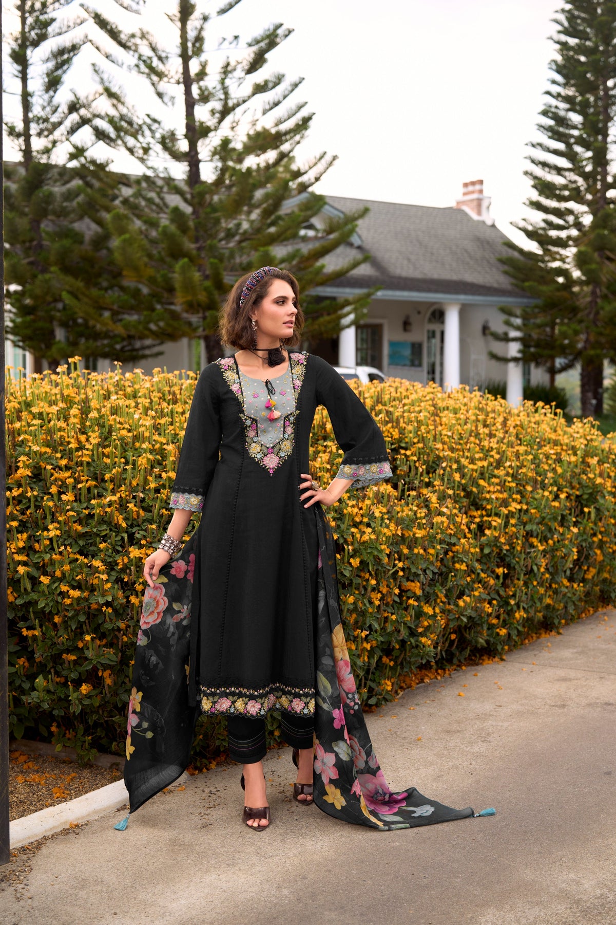 Akya Jade Embroidery Cotton Suit Set