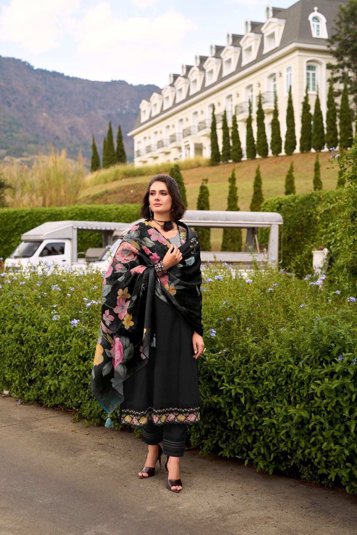 Akya Jade Embroidery Cotton Suit Set