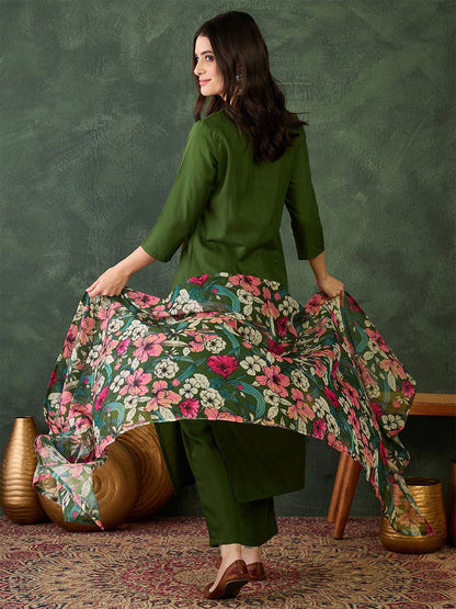 Dhiyona KL Women Floral Embroidered Regular Chikankari Kurta with Trousers & With Dupatta