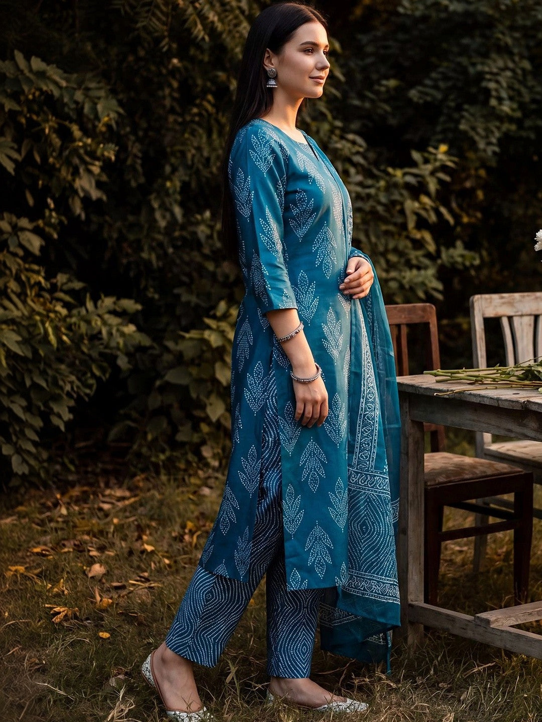 Women Ethnic Motifs Printed Regular Thread Work Linen Kurta with Trousers & With Dupatta