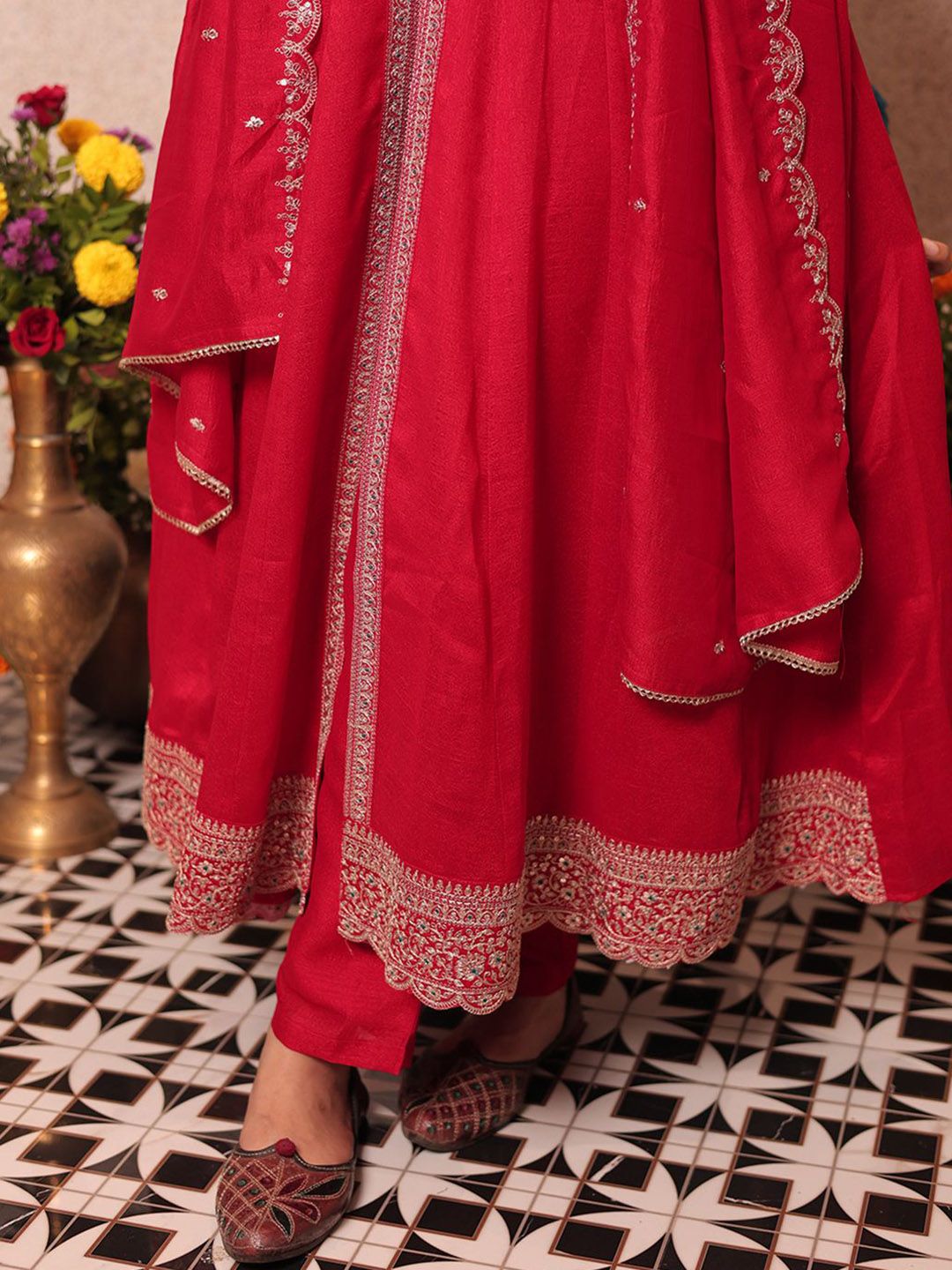 Dhiyona CH Women Ethnic Motifs Embroidered Regular Sequinned Kurta Set With Dupatta