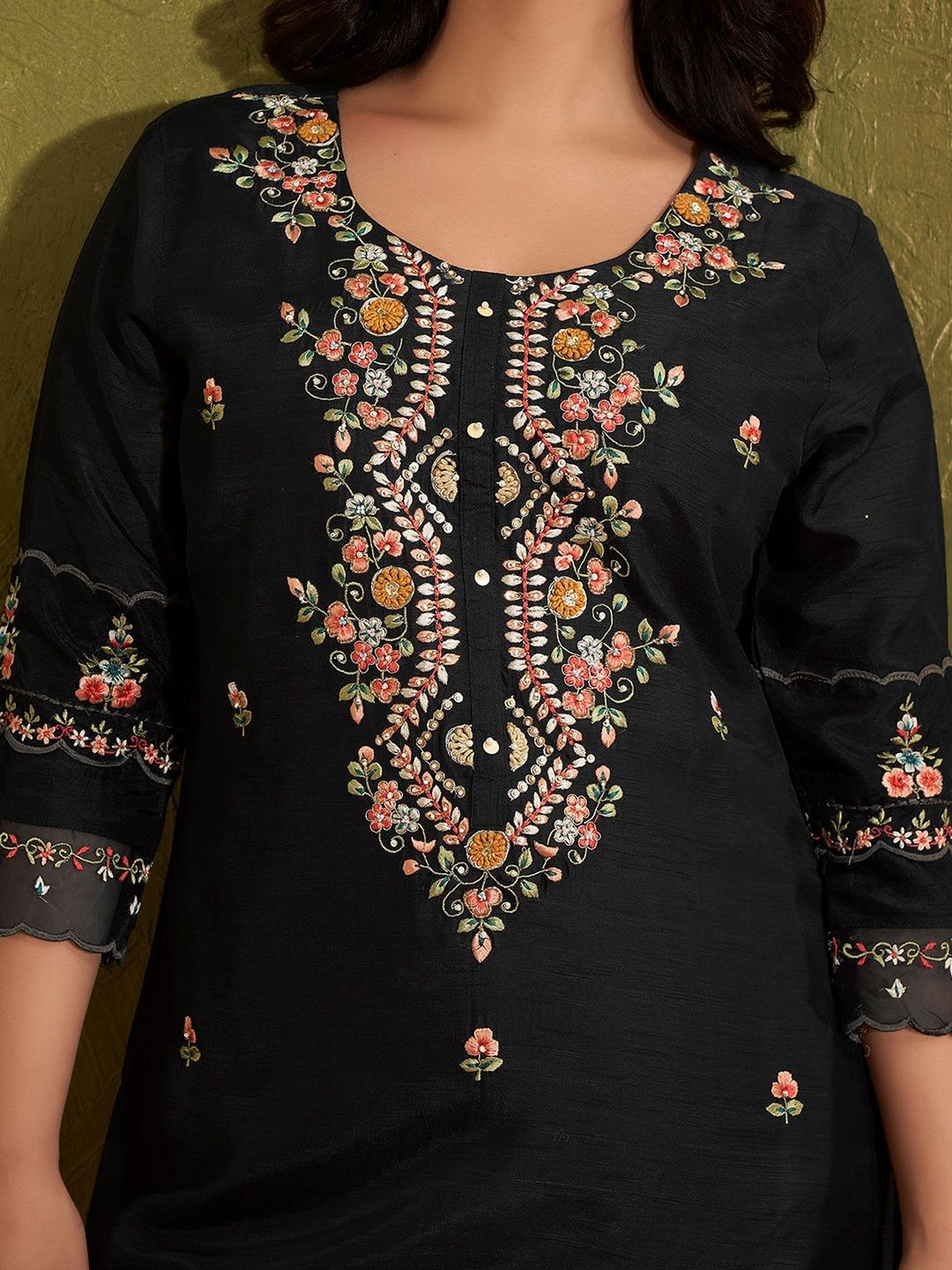 Women Floral Embroidered Regular Thread Work Kurta with Trousers & With Dupatta