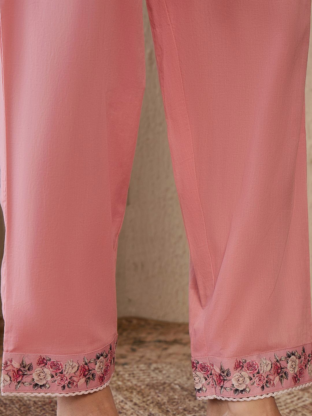 Women Floral Embroidered Regular Thread Work Linen Kurta with Trousers & With Dupatta