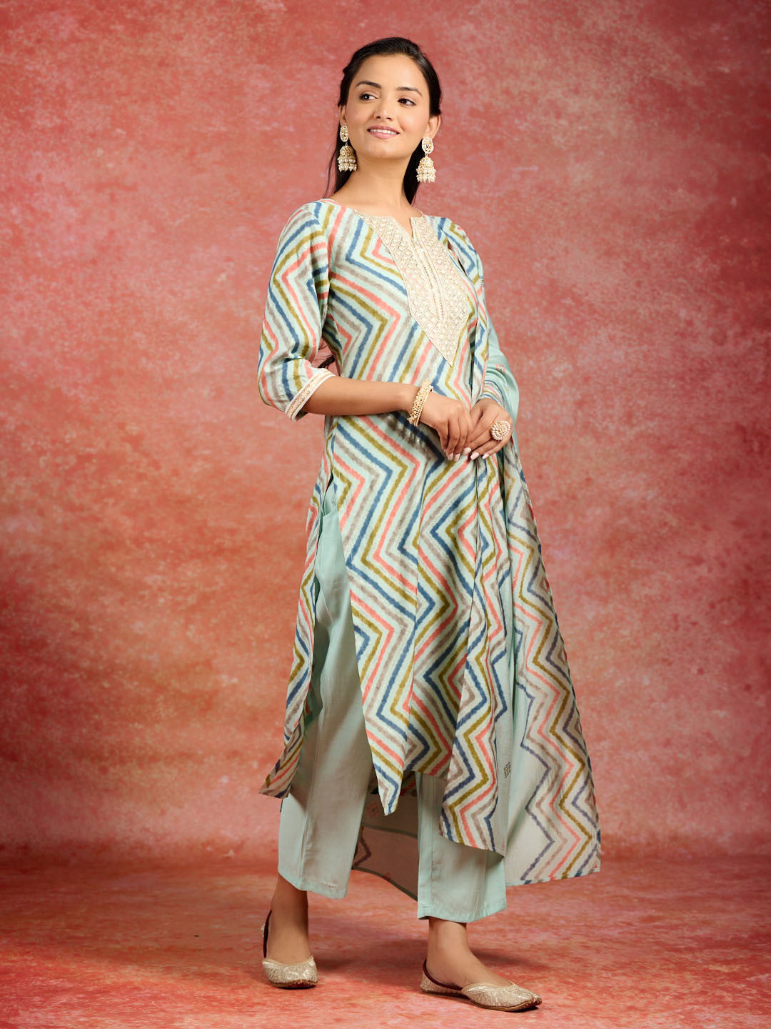 Women Printed Regular Thread Work Kurta with Trousers & With Dupatta