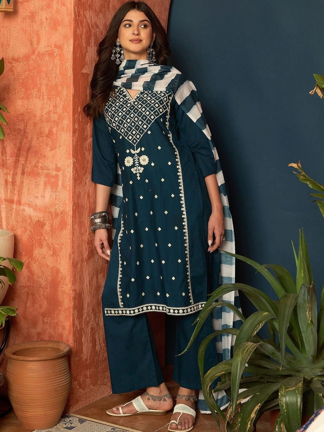 Women Ethnic Motifs Embroidered Regular Thread Work Pure Cotton Kurta with Trousers & With Dupatta