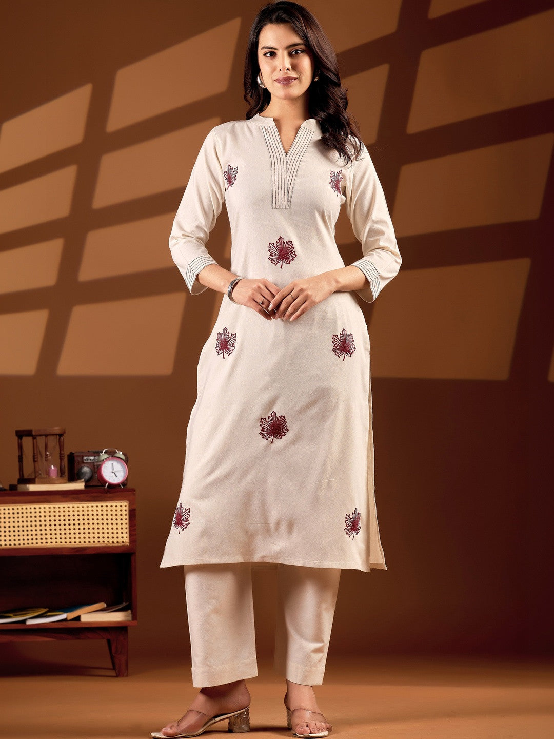 Women Ethnic Motifs Embroidered Regular Thread Work Pure Cotton Kurta with Trousers