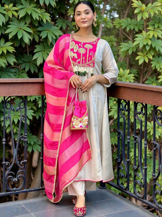 Dhiyona KL Women Embroidered Empire Thread Work Kurta with Trousers & With Dupatta