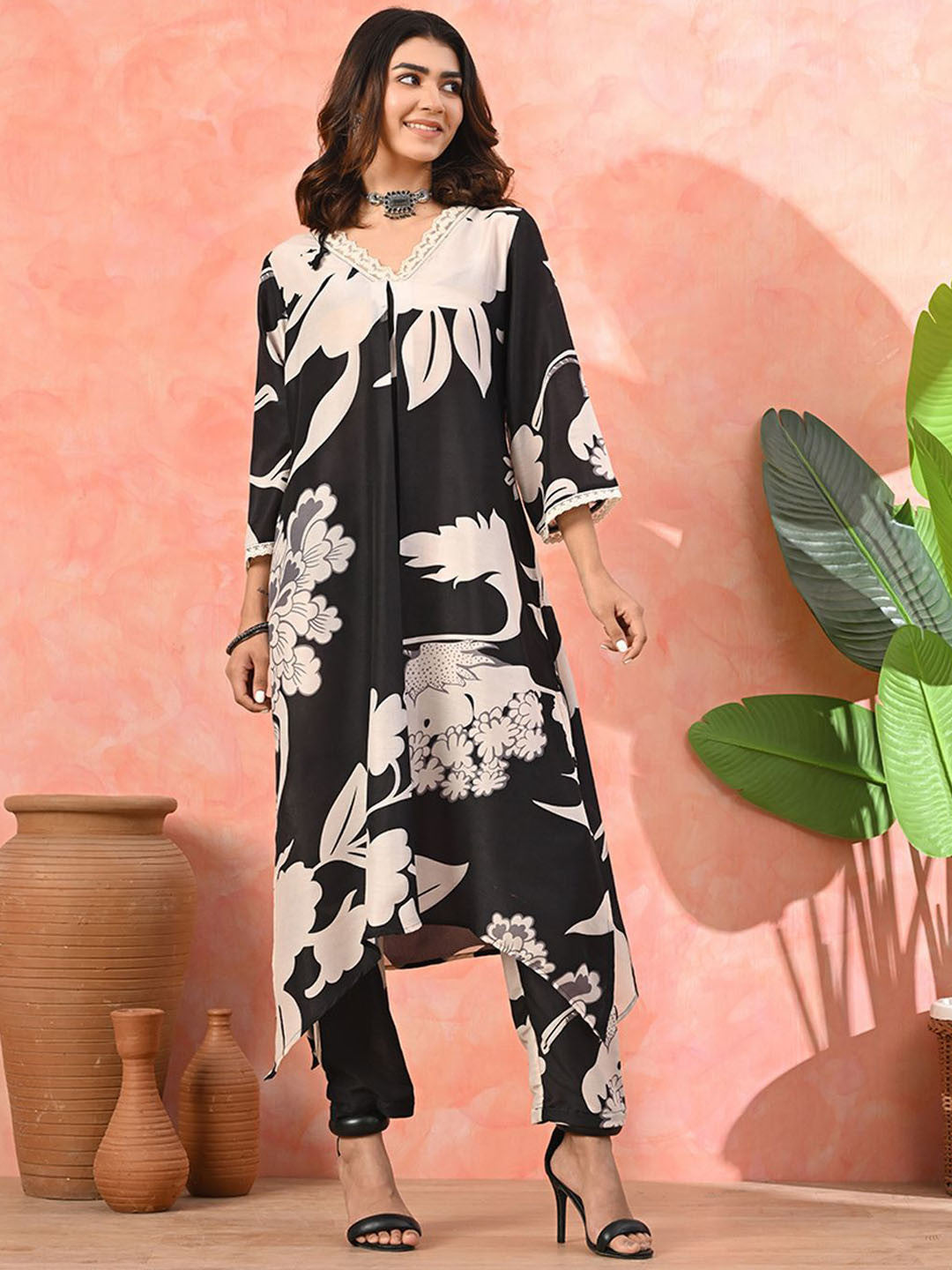 Dhiyona SN Floral Printed V-Neck A-Line Kurta With Trousers