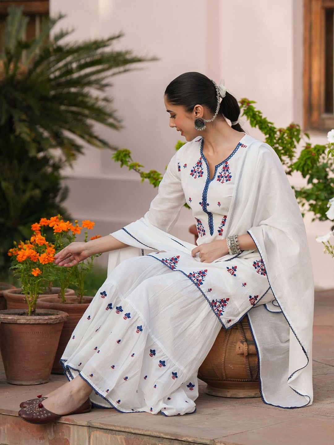 Dhiyona SC Women Embroidered Thread Work Pure Cotton Kurti with Sharara & With Dupatta